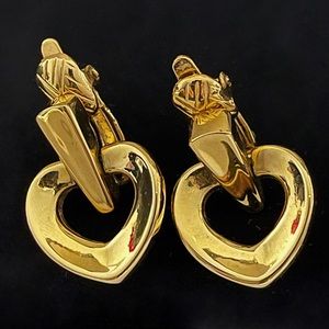 ✨Beautiful Vintage Gold Heart Clip On Earrings